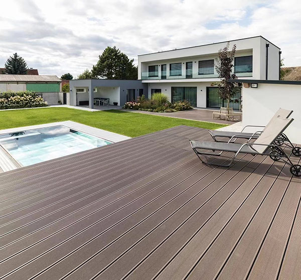 Jämför första generationens och co-extruderade WPC-golv: funktioner och skillnader